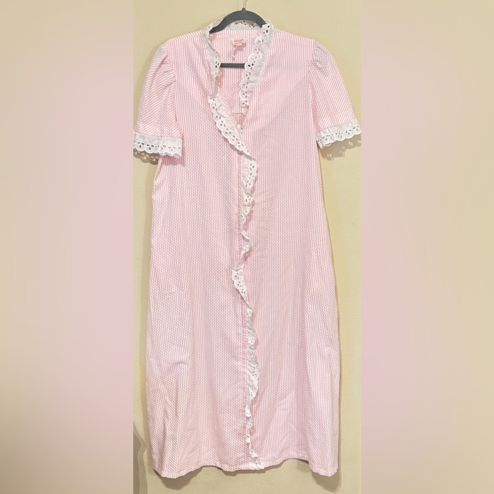 Vintage Seersucker Pink White Lace Housecoat Duster Robe Zip Up Medium